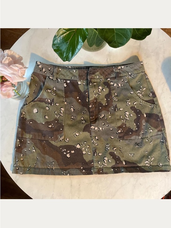 Better Be Dresses & Skirts - Camo Utility Mini Skirt - Olive & Brown